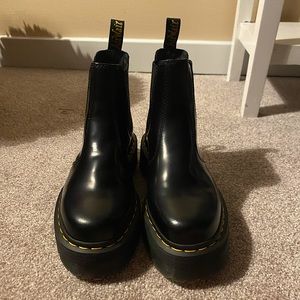Never worn Dr Martins! 2976 POLISHED SMOOTH PLATFORM CHELSEA BOOTS size 7